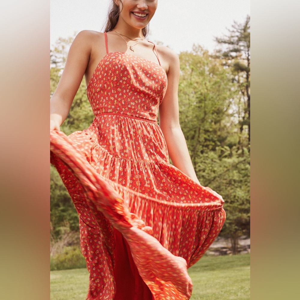 Elegant Red Floral Dress - Picture 6 of 16